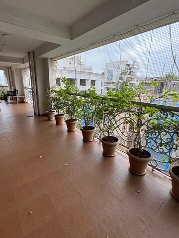 Parking in 4 BHK Apartment at Bandra West – for Rent