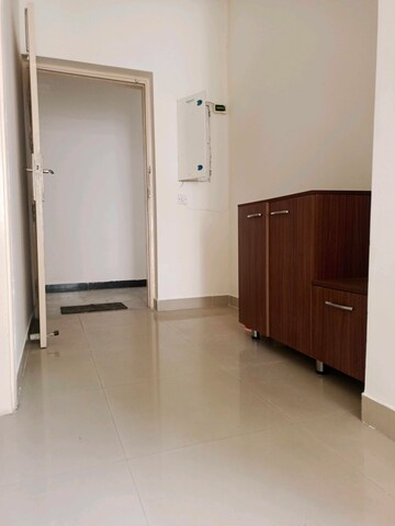 Room in 2.5 BHK Apartment at Pioneer Park Phase 1, Sector 61 – for Rent