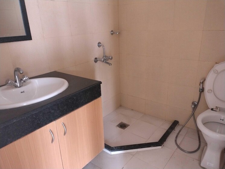 Bathroom, pioneer-park-phase-1 2.5 Bedroom 1400 Sq.Ft. Apartment In Sector 61 Gurgaon 9120206