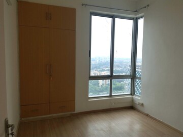 Room in 2.5 BHK Apartment at Pioneer Park Phase 1, Sector 61 – for Rent