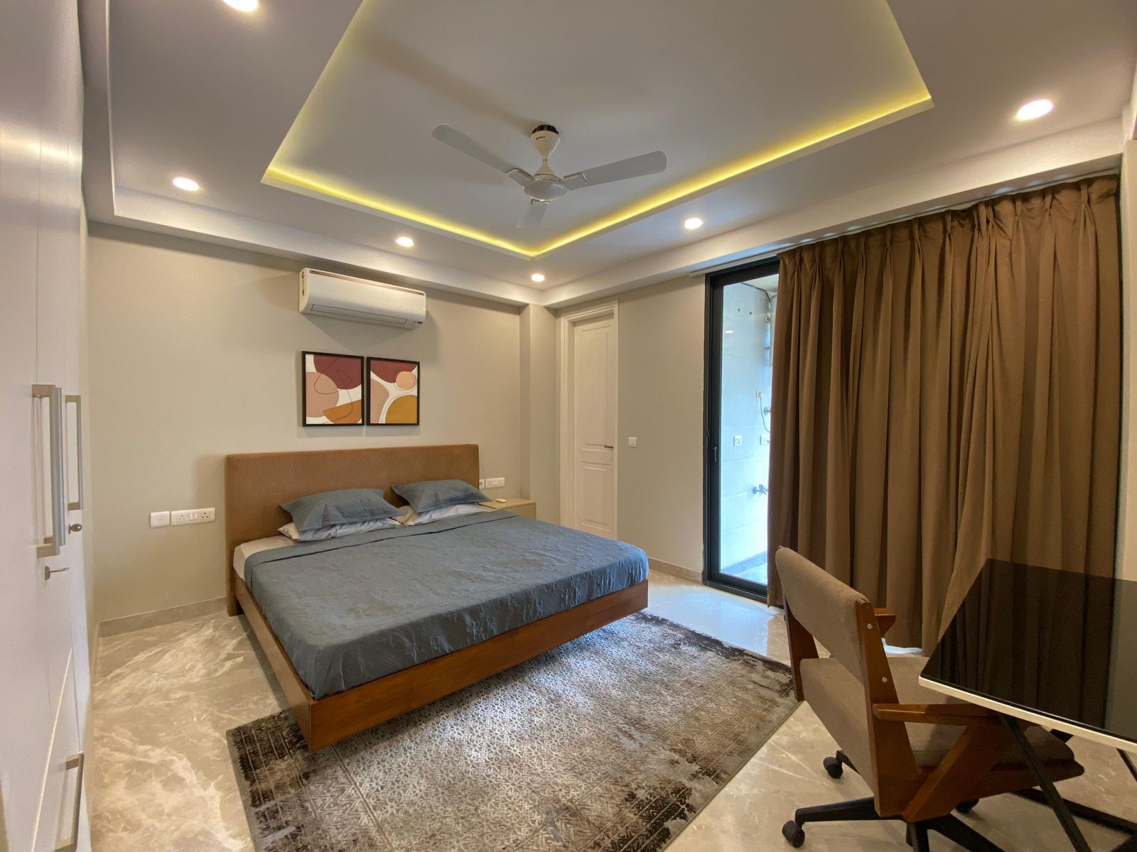 3 BHK + Servant Room Apartment For Rent in Defence Colony