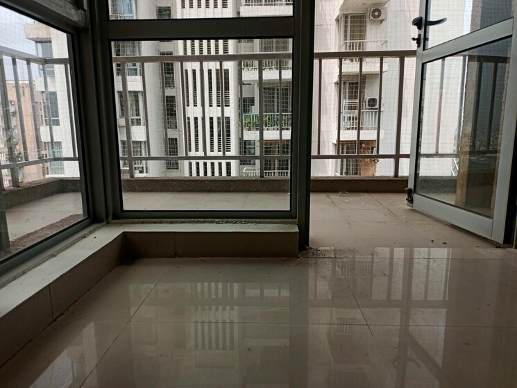 Balcony, pioneer-park-phase-1 3.5 Bedroom 1800 Sq.Ft. Apartment In Sector 61 Gurgaon 9120224