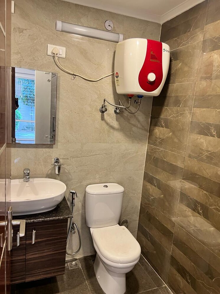 Bathroom, unitech-woodstock-floors 4 Bedroom 500 Sq.Yd. Builder Floor In Sector 50 Gurgaon 9120333