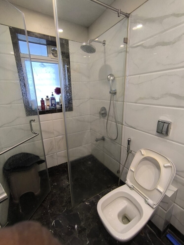 Bathroom, ekta-corner-view 2 Bedroom 800 Sq.Ft. Apartment In Bandra West Mumbai 9120334