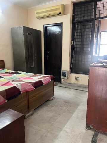 Bedroom in 2 BHK Builder Floor at Sector 37 – for Rent