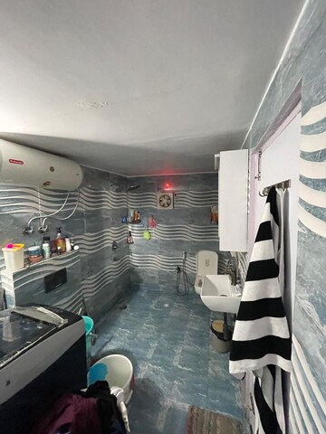 Attached Bathroom in 2 BHK Apartment at Safdarjung Development Area – for Rent