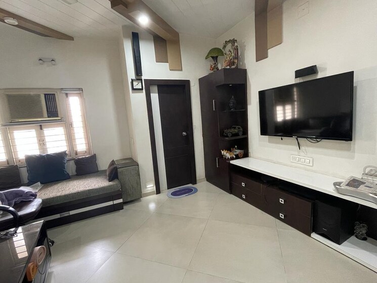 Living Room, satellite 3 Bedroom 3600 Sq.Ft. Apartment In Satellite Ahmedabad 9120392