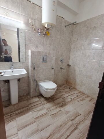Master Bedroom in 3 BHK Builder Floor at Sector 47 – for Rent