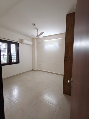 Room in 3 BHK Builder Floor at Sector 47 – for Rent