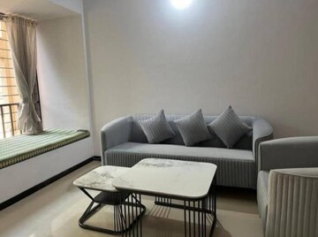 Team Area in 1 BHK Apartment at Andheri West – for Rent