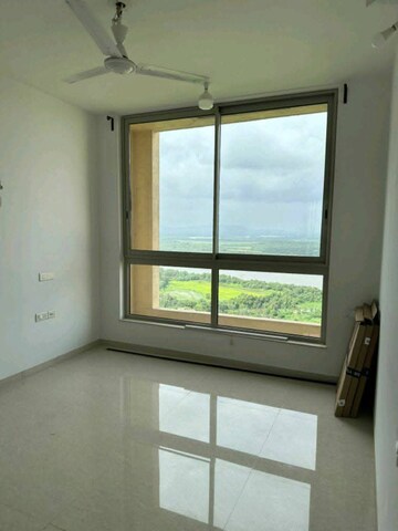 Room in 2 BHK Apartment at Hiranandani Estate, Ghodbunder Road – for Rent