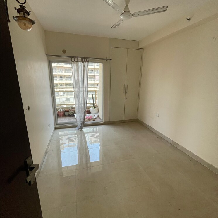 Bedroom, skytech-matrott 3 Bedroom 1455 Sq.Ft. Apartment In Sector 76 Noida 9120462