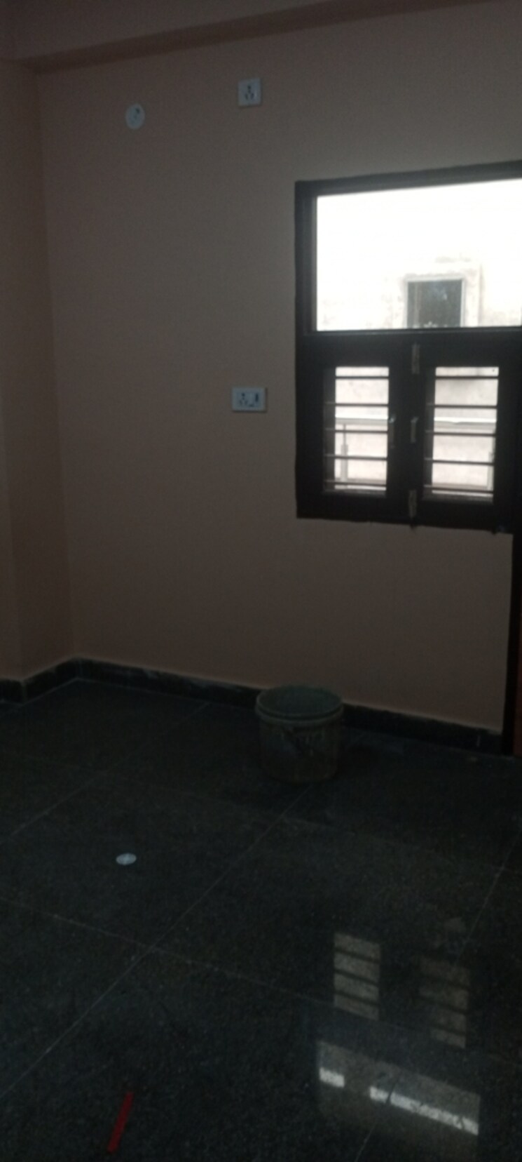 Room, suraj vihar 2 Bedroom 65 Sq.Yd. Builder Floor In Suraj Vihar Delhi 9120520