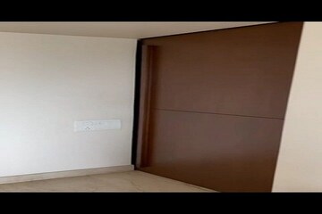 Room in 3 BHK Apartment at Godrej Platinum Mumbai, Vikhroli East – for Rent