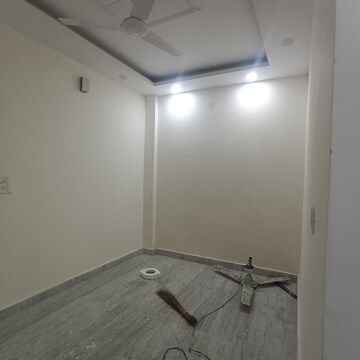 Room in 2.5 BHK Builder Floor at Govindpuri – for Rent