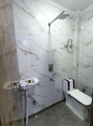 Attached Bathroom in 2 BHK Builder Floor at Govindpuri – for Rent