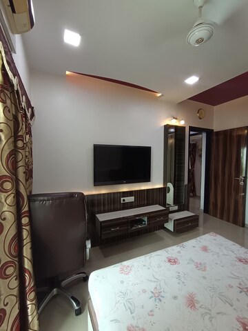 Room in 3 BHK Apartment at Rustomjee OZone, Goregaon West – for Rent