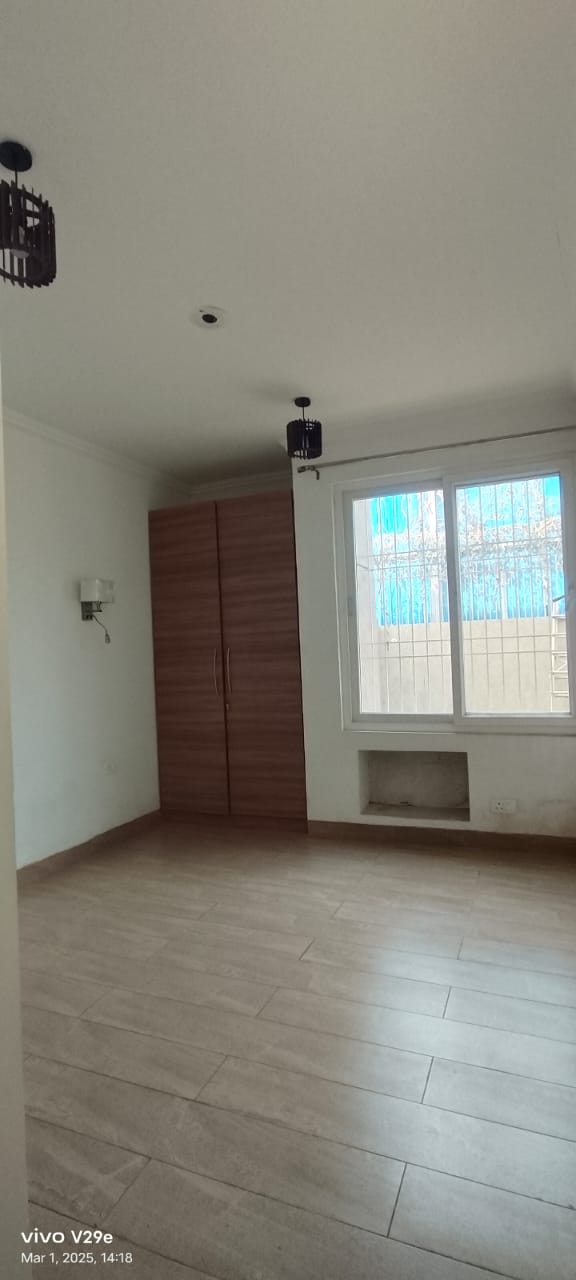 5 BHK + Pooja Room 4500 Sq.Ft. Builder Floor in RWA Residential Society Sector 46