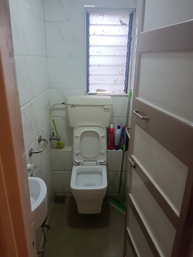 Bathroom, bandra west 1 Bedroom 550 Sq.Ft. Apartment In Bandra West Mumbai 9120683