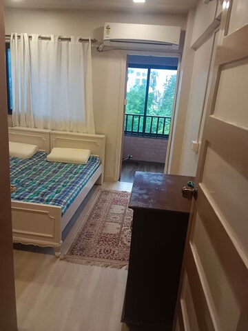 Bedroom in 1 BHK Apartment at Bandra West – for Rent