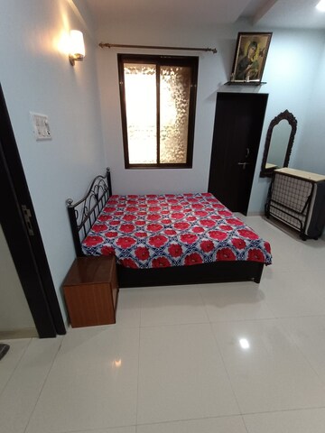 Bedroom in 1 BHK Apartment at Bandra West – for Rent