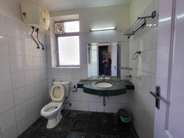 Bathroom, central-park-ii-bellevue 3 Bedroom 2550 Sq.Ft. Apartment In Sector 48 Gurgaon 9120740