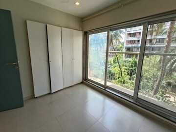 Room in 2 BHK Apartment at Bandra West – for Rent