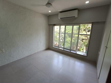 Room in 2 BHK Apartment at Bandra West – for Rent