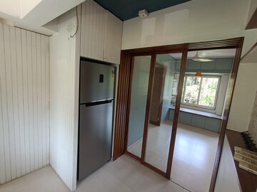 Room in 2 BHK Apartment at Bandra West – for Rent