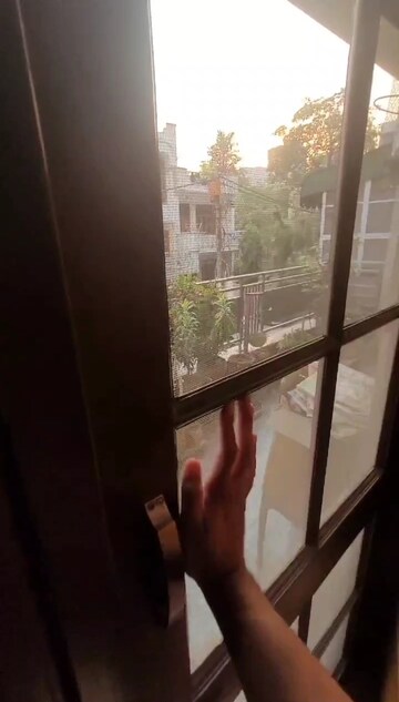 Furnished Amenities in 3 BHK Builder Floor at Jagriti Enclave – for Sale