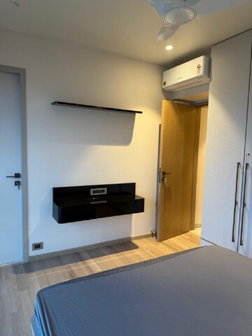 Bedroom in 3 BHK Apartment at Bandra West – for Rent