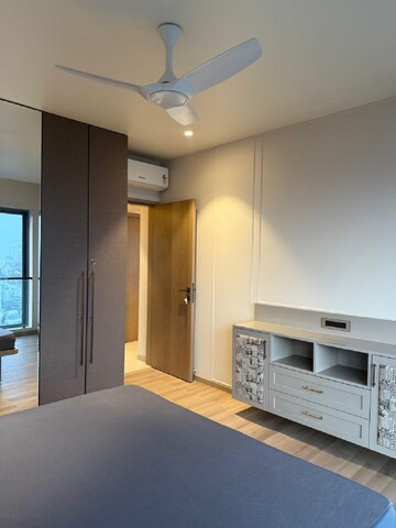 Bedroom in 3 BHK Apartment at Bandra West – for Rent