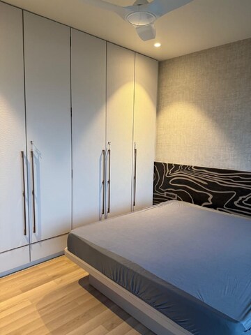 Bedroom in 3 BHK Apartment at Bandra West – for Rent