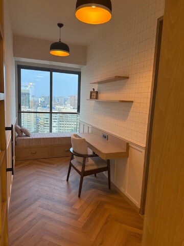 Room in 3 BHK Apartment at Bandra West – for Rent