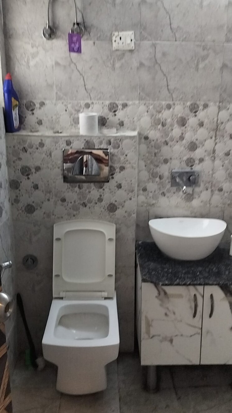 Bathroom, siddharth vihar Commercial Office Space 336 Sq.Ft. In Siddharth Vihar Ghaziabad 9120753