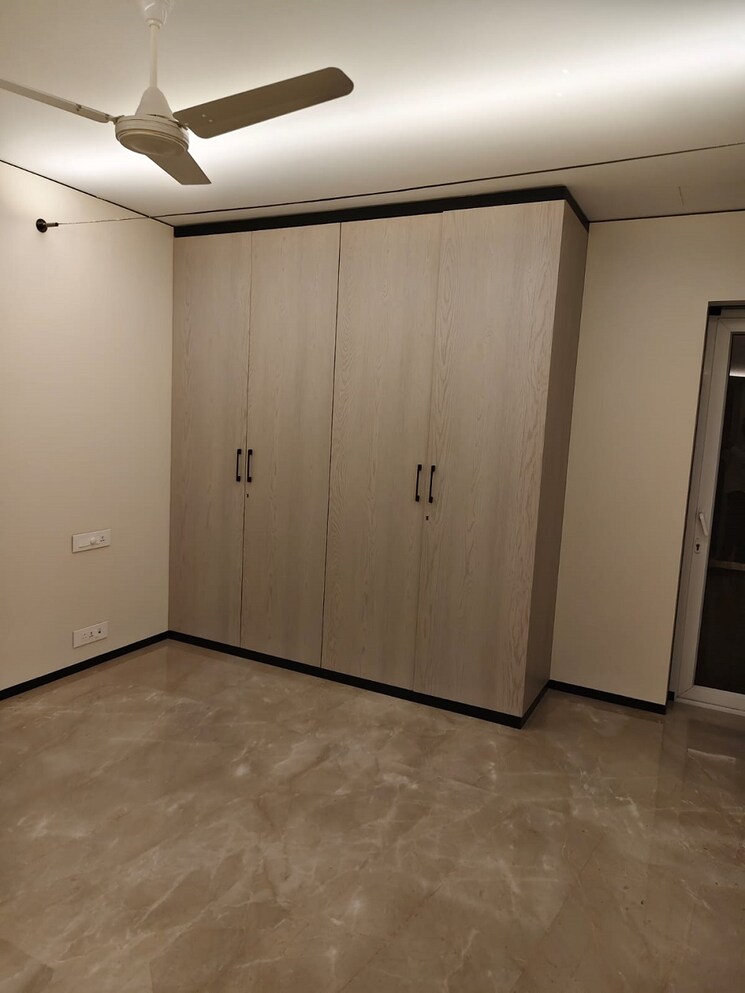 Room, bandra west 3 Bedroom 1200 Sq.Ft. Apartment In Bandra West Mumbai 9120758