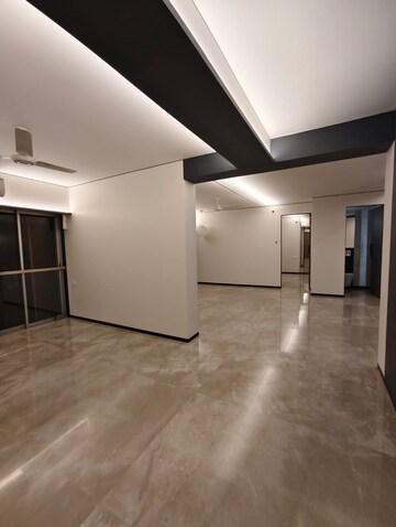 Room in 3 BHK Apartment at Bandra West – for Rent