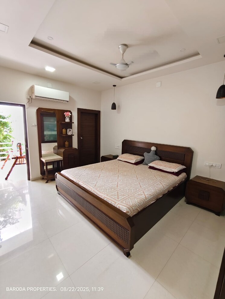Bedroom, subhanpura 4 Bedroom 1400 Sq.Ft. Apartment In Subhanpura Vadodara 9120771