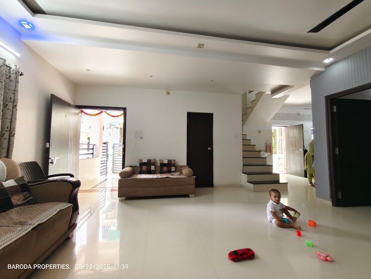 Living Room, subhanpura 4 Bedroom 1400 Sq.Ft. Apartment In Subhanpura Vadodara 9120771