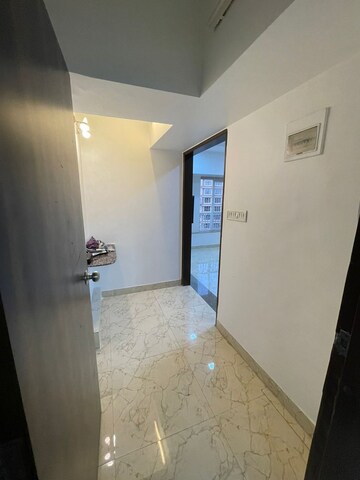 Room in 4 BHK Apartment at Bandra West – for Rent