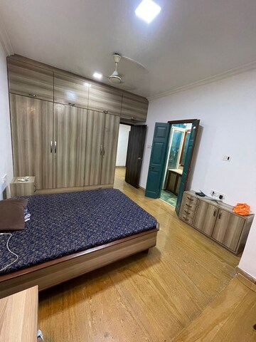 Bedroom in 4 BHK Apartment at Bandra West – for Rent