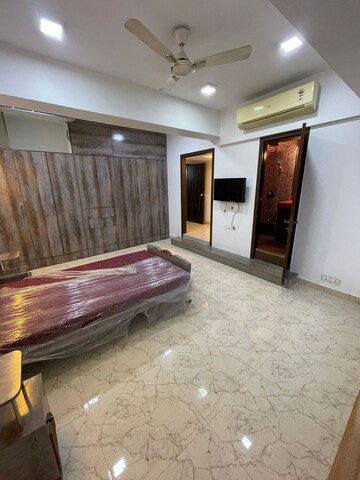 Bedroom in 4 BHK Apartment at Bandra West – for Rent