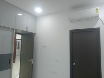 Room in 3 BHK Apartment at Honer Aquantis, Gopanpally – for Rent