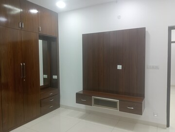 Room in 3 BHK Apartment at Honer Aquantis, Gopanpally – for Rent