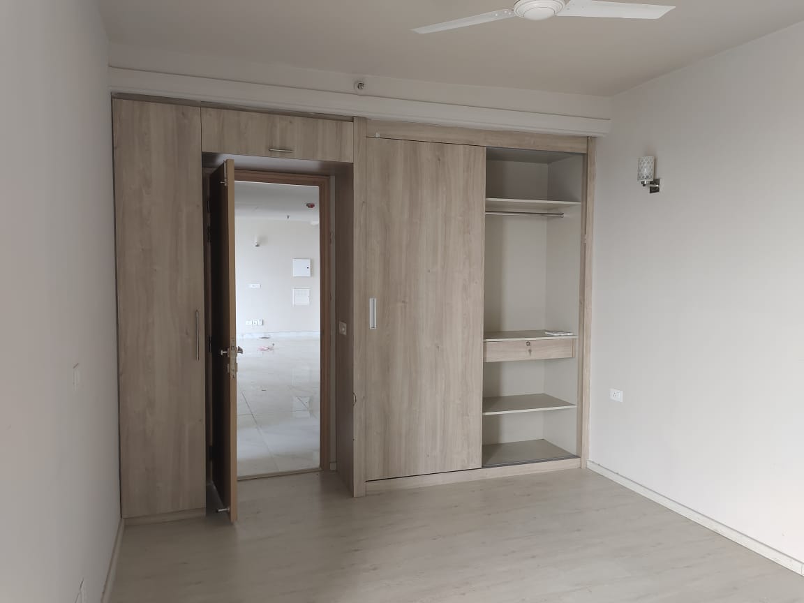 3.5 BHK + Servant Room 68000 Sq.Ft. Apartment in Unitech Harmony