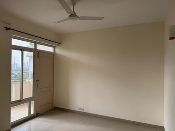 Room in 3.5 BHK Apartment at Unitech Harmony, Sector 50 – for Rent