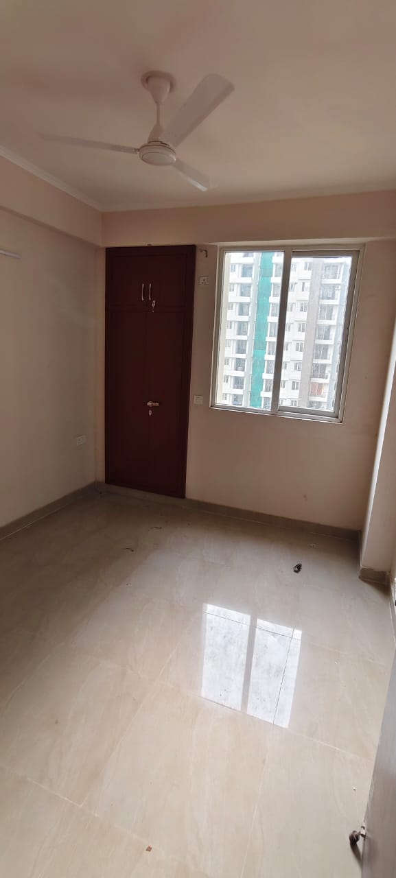3 BHK + Extra Room Apartment For Rent in Nirala Aspire