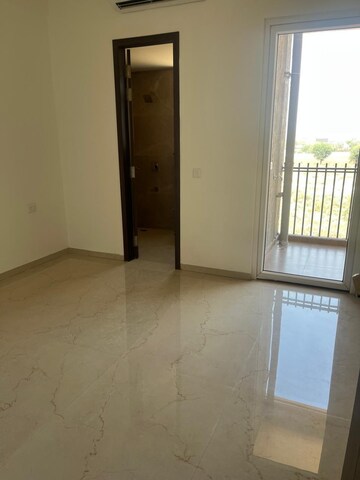 Room in 3.5 BHK Apartment at Unitech Harmony, Sector 50 – for Rent