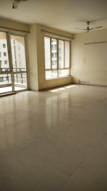 Room in 3.5 BHK Apartment at Unitech Harmony, Sector 50 – for Rent