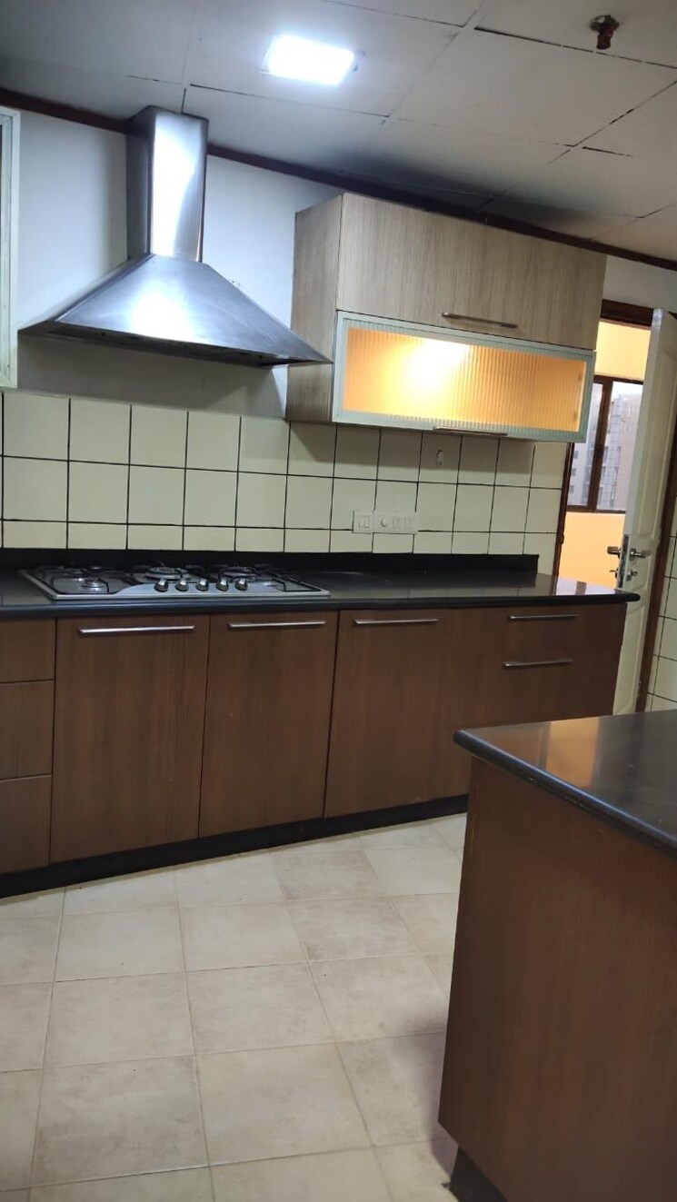Kitchen, unitech-uniworld-gardens 4 Bedroom 3300 Sq.Ft. Apartment In Sector 47 Gurgaon 9120921